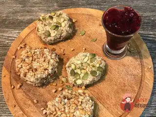 Вегетаріанські коржі з вівсяного борошна, банана та горіхів