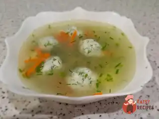 Рибний суп із фрикадельками