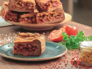 Гострий м'ясний пиріг