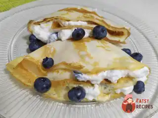 Млинці з рікотою та лохиною