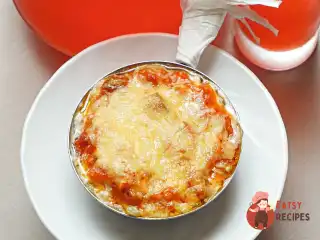 Пулярда, запечена з помідорами