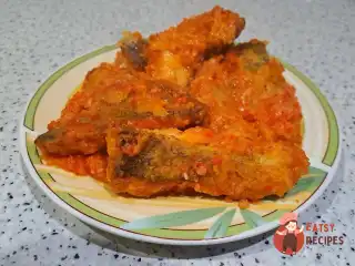 Щука на сковороді з гострим і солодким перцем