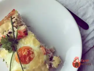 Рибний пиріг з картоплею та вершковим соусом