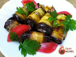 Рулетики з баклажанів із помідорами