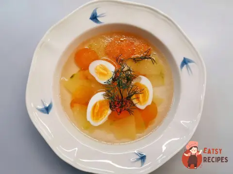 Курячий бульйон із яйцем