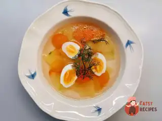 Курячий бульйон із яйцем