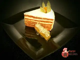 Медовик із вершками