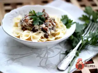 Фарфалле з лисичками та соусом із блакитного сиру