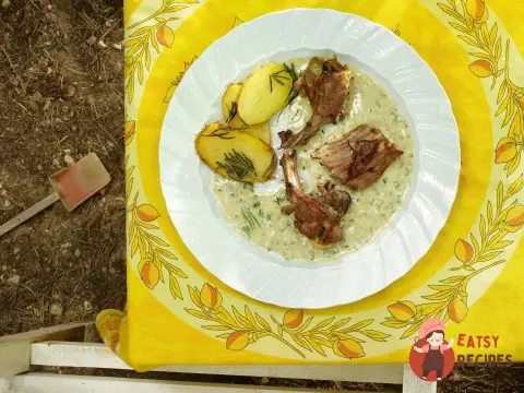 Баранина корейка з чехонню, білим вином та картоплею