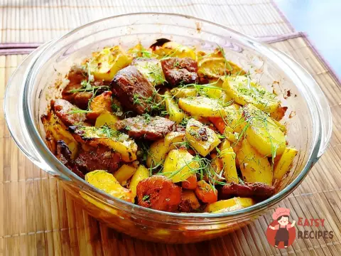 Соєве м'ясо із запеченою картоплею та овочами