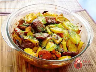 Соєве м'ясо із запеченою картоплею та овочами