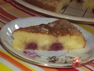 Вишневий пиріг із заливкою