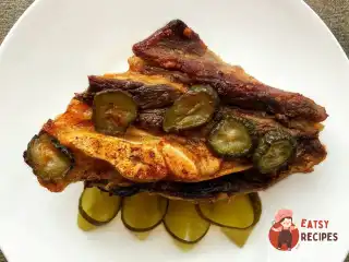 Грудинка з барбекю та солоними огірками