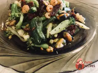 Морський коктейль з овочами