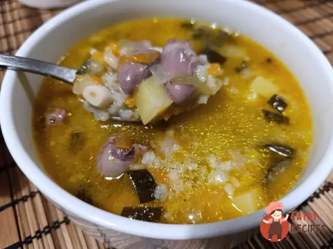 Розсольник із курячими сердечками