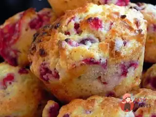 Маффіни з малиною та білим шоколадом