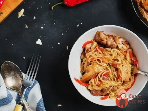 Рисова локшина з качкою та перцем