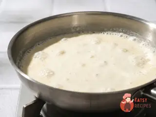 Крок 2: Яйця, смажені у вершках