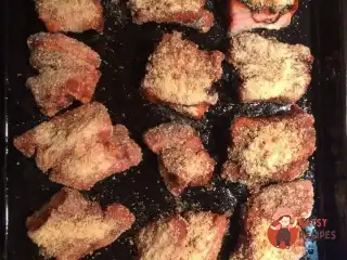 Свинячі реберця з соусом з селери та петрушки