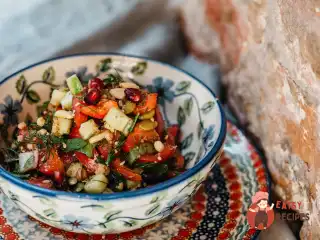 Салат з горіхами