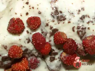 Семіфредо із суницею та шоколадом