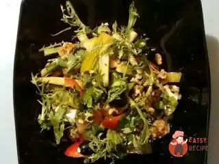 Салат з виноградом та волоськими горіхами