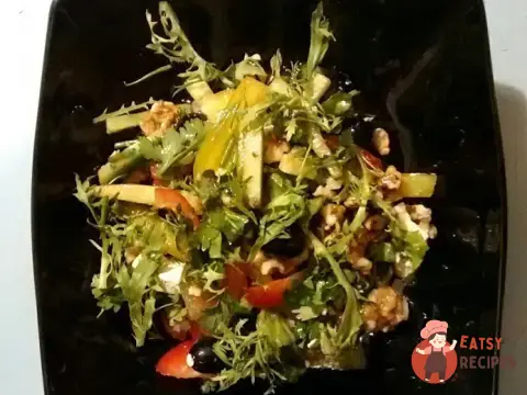 Салат з виноградом та волоськими горіхами