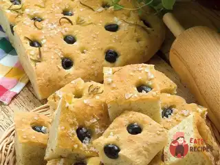 Фокачча з оливками та розмарином