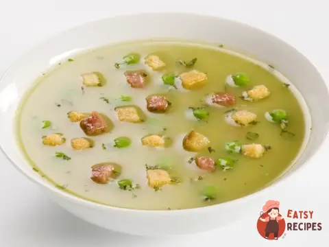 Гороховий суп з беконом та сухариками
