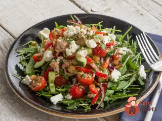 Салат із нуту з тунцем