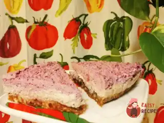 Банановий сироїдчий кешьюкейк з брусницею