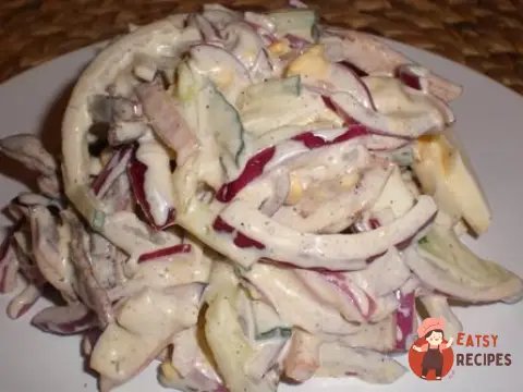 Ситний салат з курячою грудкою, картоплею та грибами