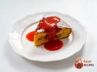 Шарлотка з полуницею