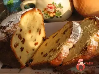 Сметанний кекс із родзинками