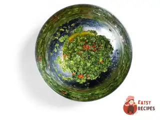 Соус з базиліка та кінзи з хересним оцтом