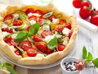 Кіш з томатами, базиліком та сиром