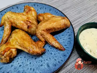 Запечені курячі крила з соусом тартар