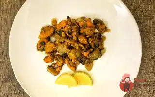 Мідії Під Вершково-Цибулевим Соусом