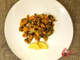 Мідії під вершково-цибулевим соусом