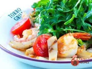 Салат з морепродуктами гриль та руколою.