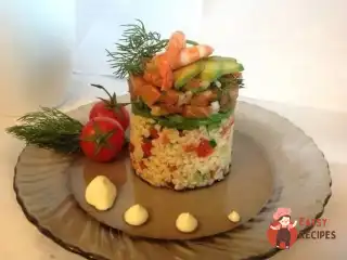 Листковий салат з фореллю та булгуром
