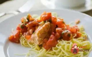 Салат З Лосося Та Локшини З Овочами.