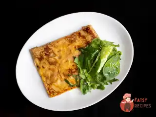 Млинці з маасдамом та соусом бешамель