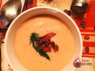 Гороховий суп-пюре з беконом