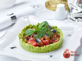 Рожеві томати з авокадо в BUONO