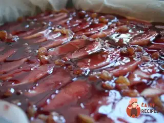 Йогуртовий торт на горіховому тісті