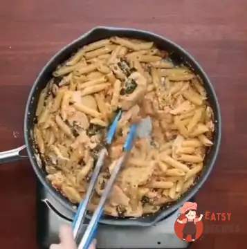 Паста з куркою та вершковим соусом