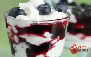 Збиті Вершки З Чорничним Соусом
