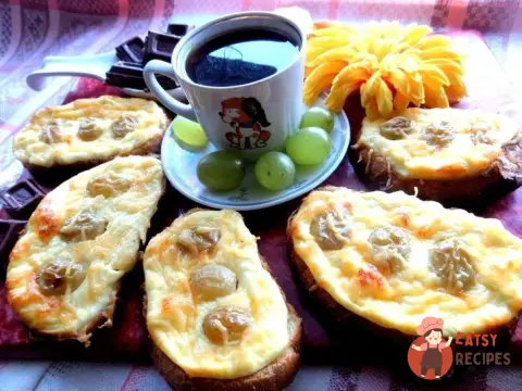 Гренки із запеченим сиром