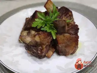 Яловичі ребра у вині